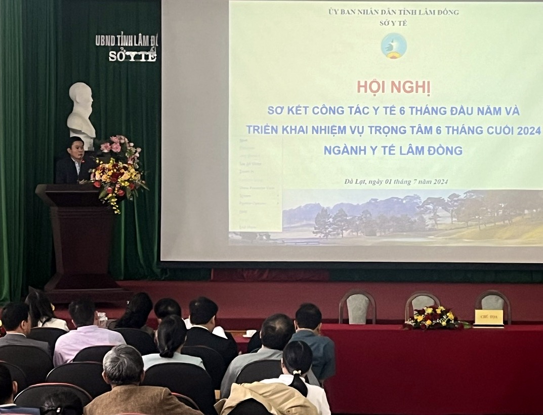 Ông Nguyễn Đức Thuận -Giám đốc Sở Y tế Lâm Đồng phát biểu khai mạc hội nghị