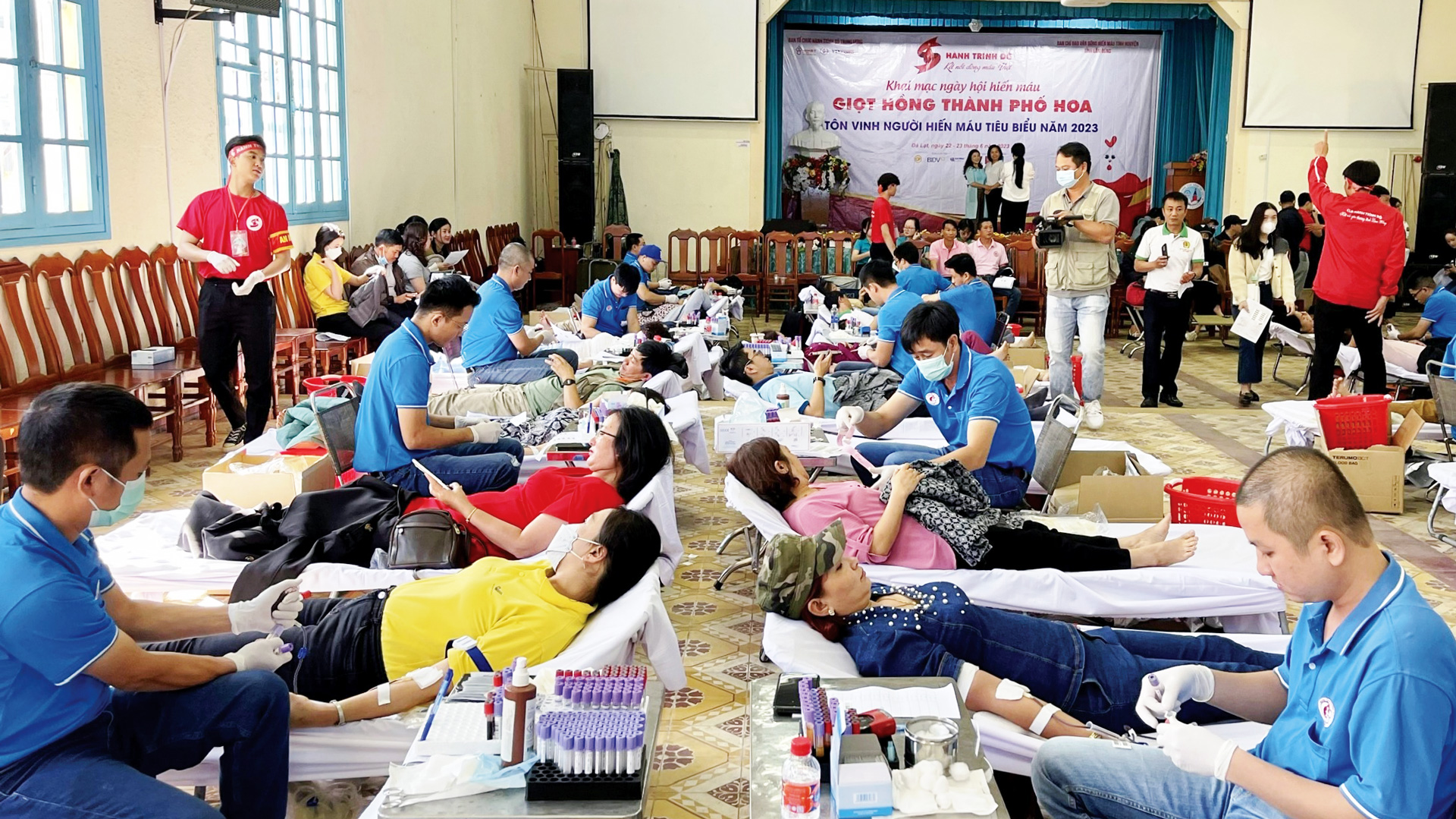 Lâm Đồng là một trong 5 tỉnh, thành phố trong cả nước tổ chức xuyên suốt 12 kỳ Hành trình Đỏ,
Ngày hội Hiến máu  Giọt hồng thành phố Hoa