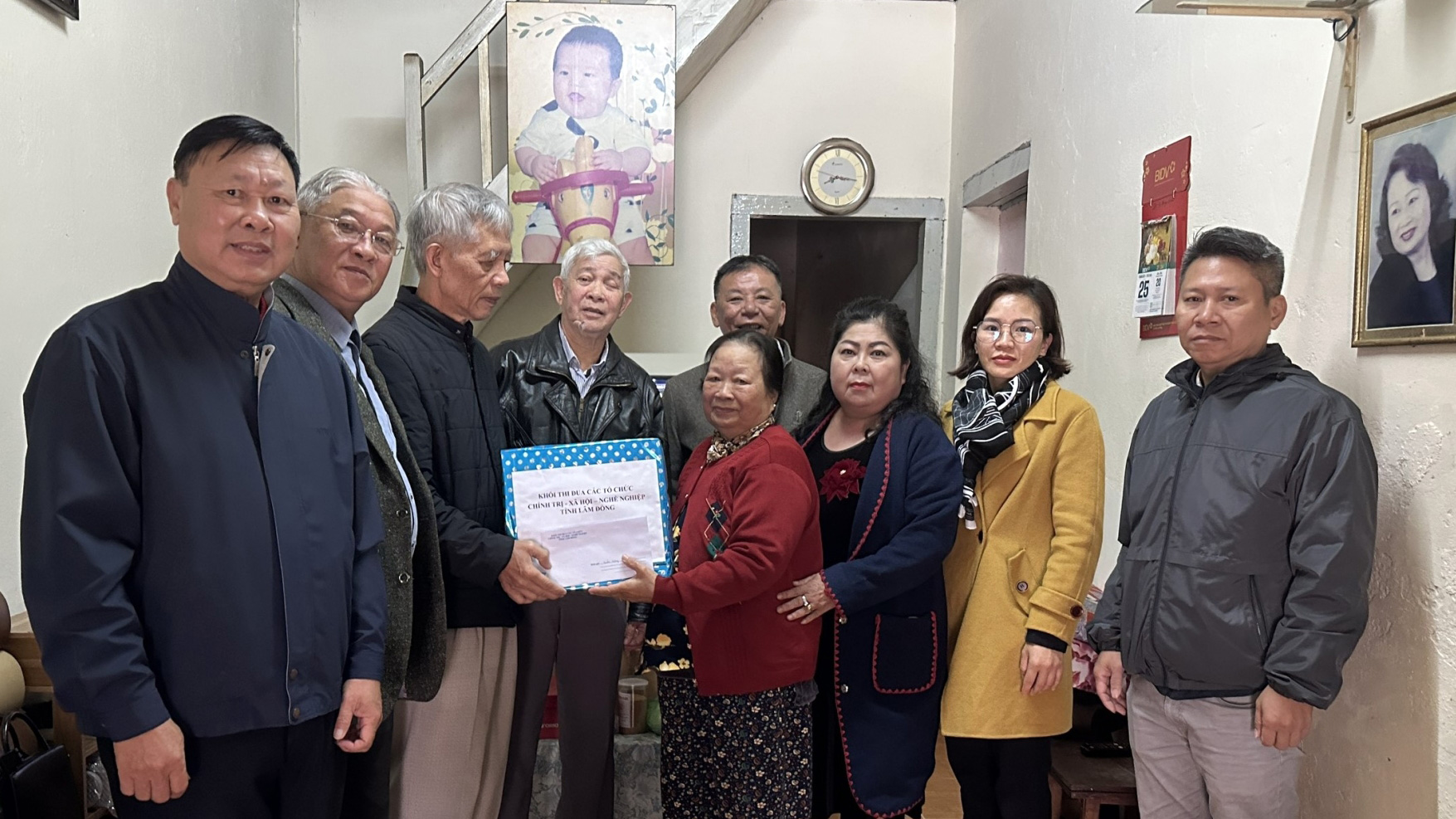 Khối Thi đua các tổ chức chính trị - xã hội - nghề nghiệp tỉnh Lâm Đồng thăm và tặng quà các gia đình chính sách