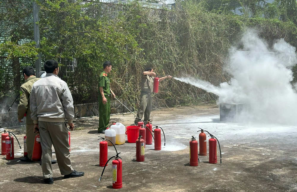 Đơn Dương: Tập huấn phòng cháy, chữa cháy cho lực lượng tham gia bảo vệ an ninh trật tự cơ sở