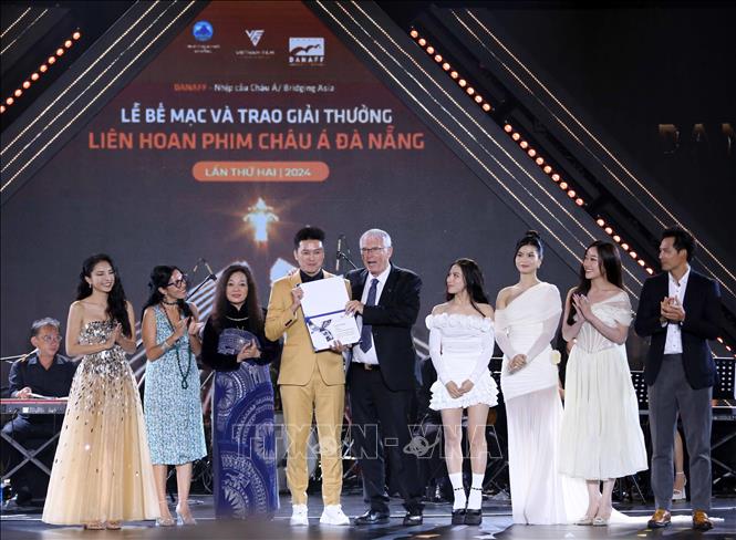 Ban Tổ chức trao Giải NETPAC cho phim Việt Nam xuất sắc được trao cho phim Lật mặt 7: Một điều ước của đạo diễn Lý Hải