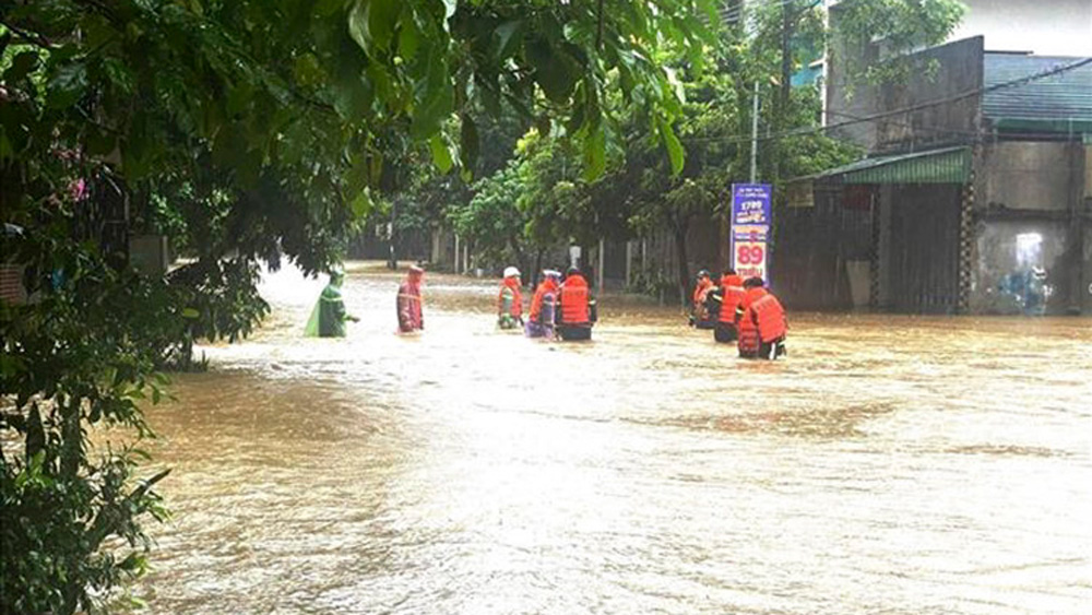 Mưa lớn kéo dài trong nhiều giờ ở Hà Giang đã gây ngập úng nhiều tuyến đường