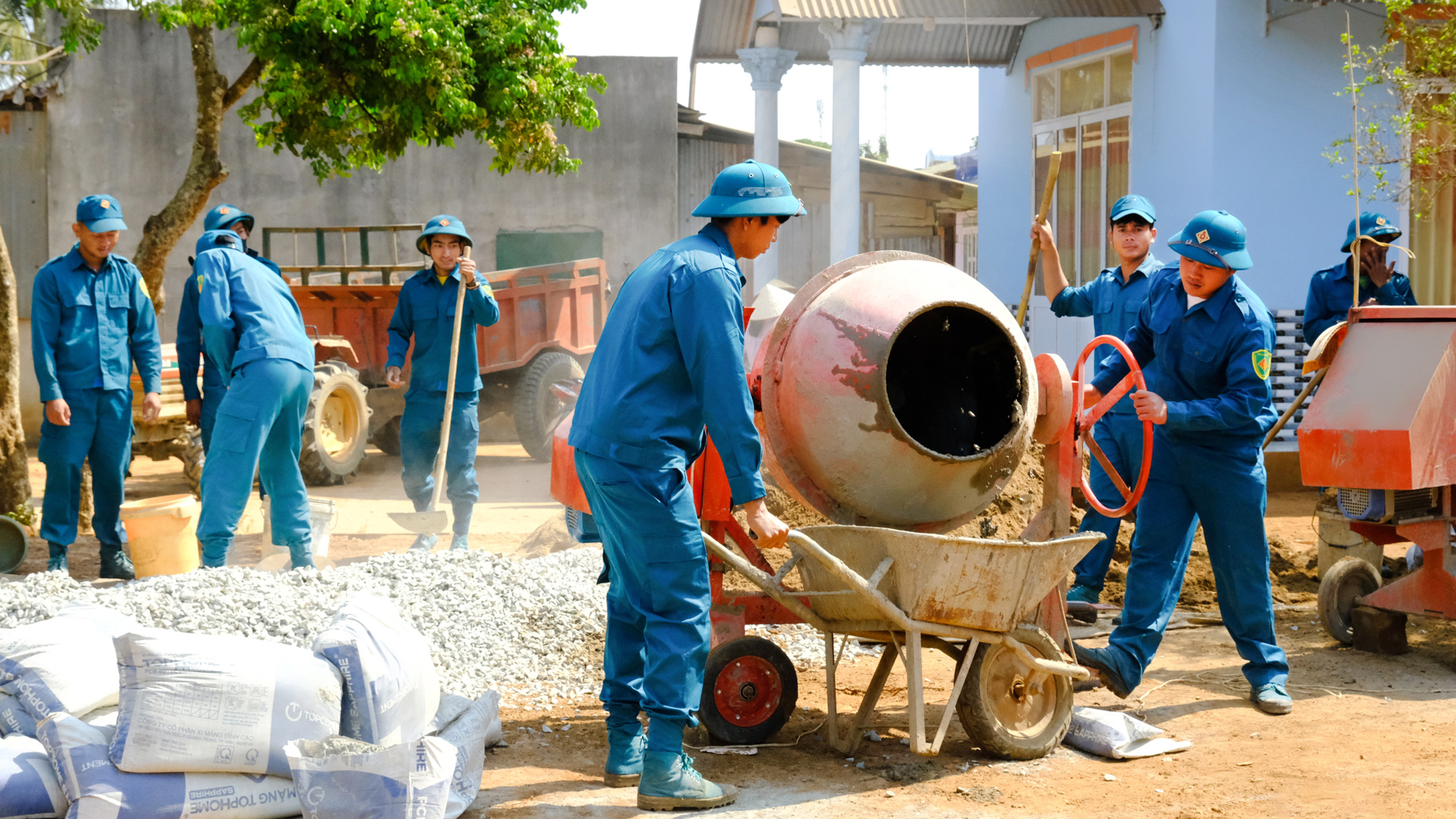 Các đợt công tác dân vận tập trung đã góp phần cùng Nhân dân các địa phương trên địa bàn huyện Di Linh xây dựng nông thôn mới