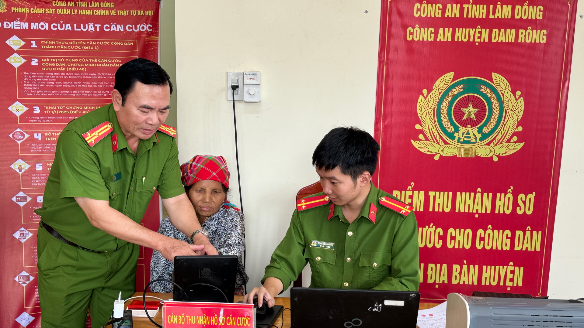 Những người dân di cư tự do tại Đam Rông đã được cấp thẻ căn cước
