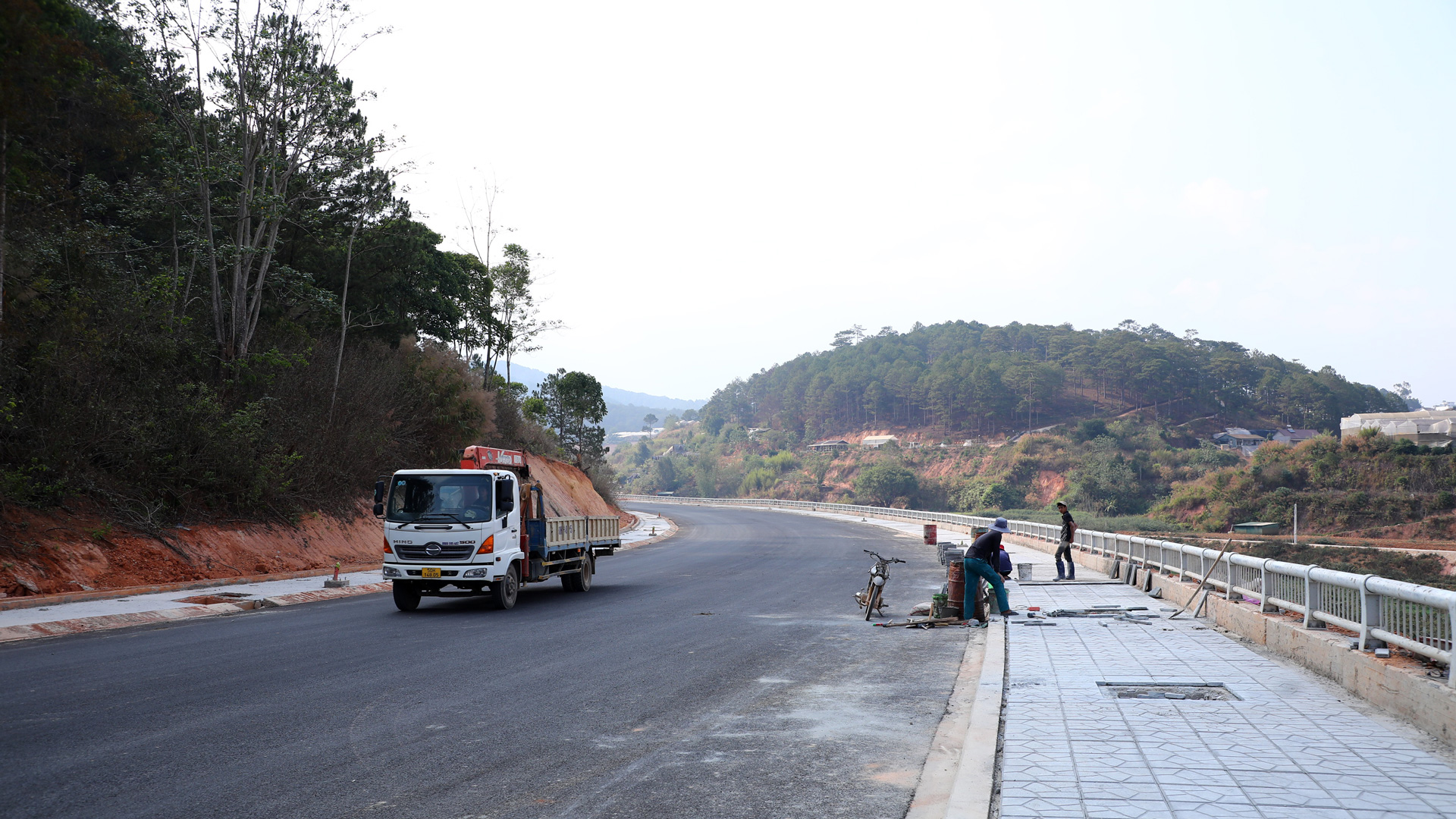 Một đoạn đường vành đai TP Đà Lạt đã hoàn thành nhờ mặt bằng bàn giao sạch