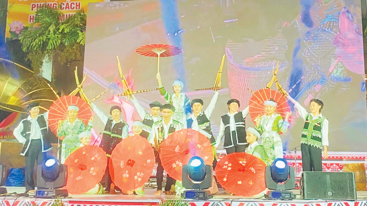 Người HMông biểu diễn nghệ thuật truyền thống trong Tuần lễ Vàng Du lịch
Lâm Đồng 2024