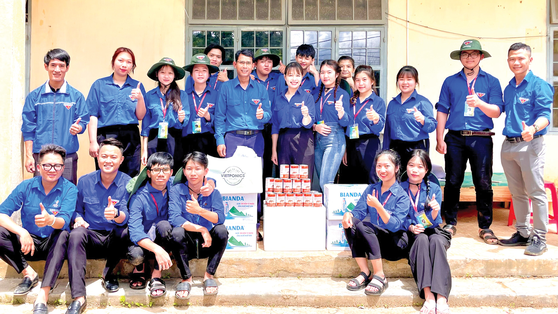 Đội hình Mùa hè xanh của Đoàn Trường Đại học Yersin Đà Lạt triển khai chiến dịch tại xã Đạ Chais, huyện Lạc Dương