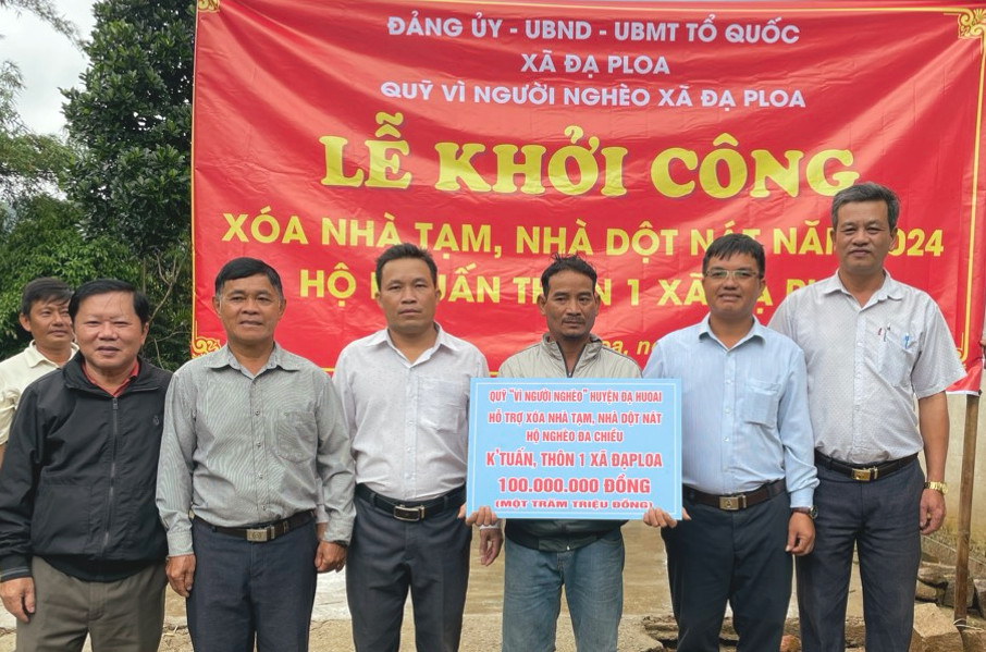 Đạ Huoai: Hỗ trợ xóa nhà tạm cho 3 hộ dân có hoàn cảnh khó khăn