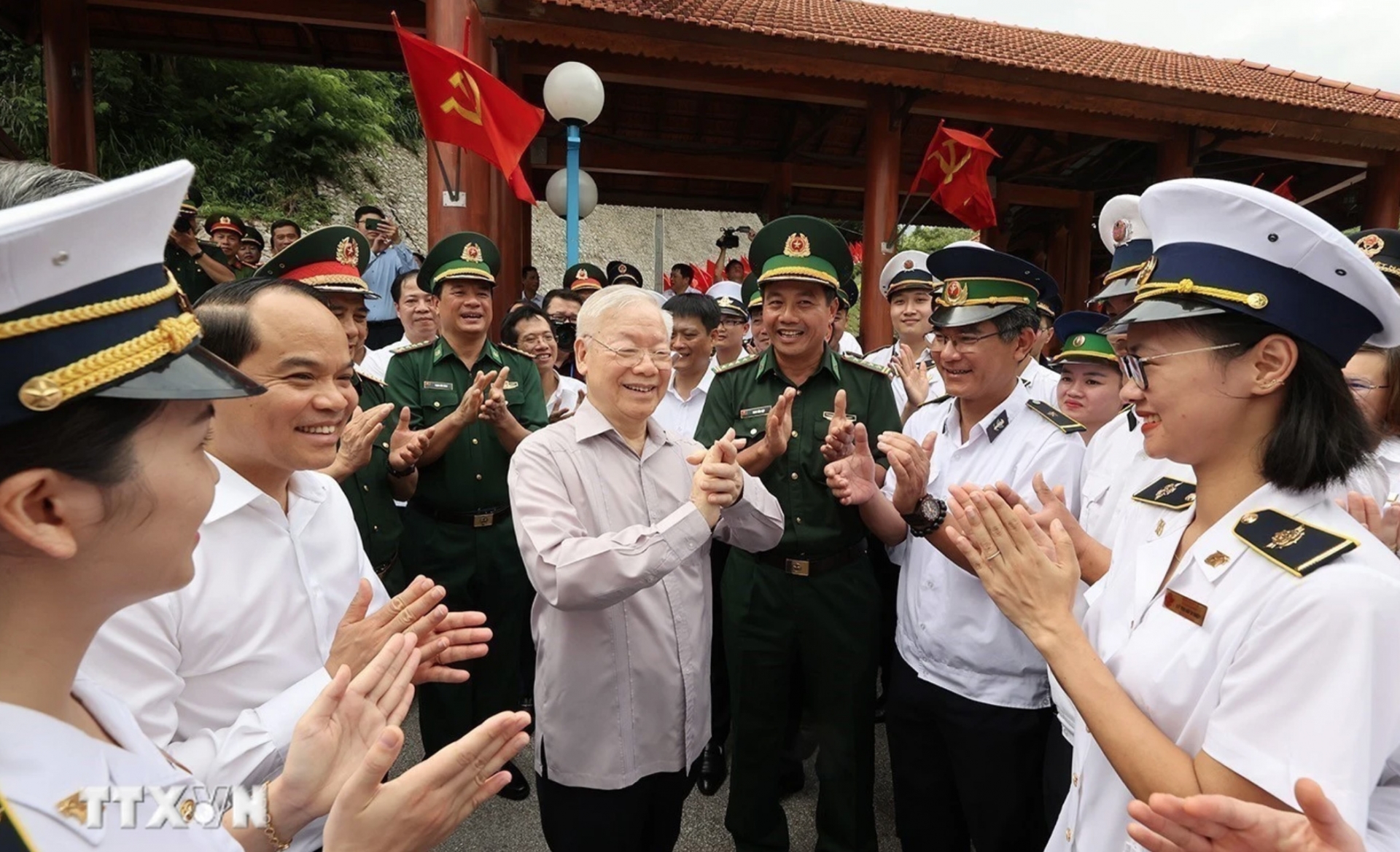 Tổng Bí thư Nguyễn Phú Trọng - Nhà lãnh đạo mẫu mực, ''Tổng tư lệnh của lòng dân''
