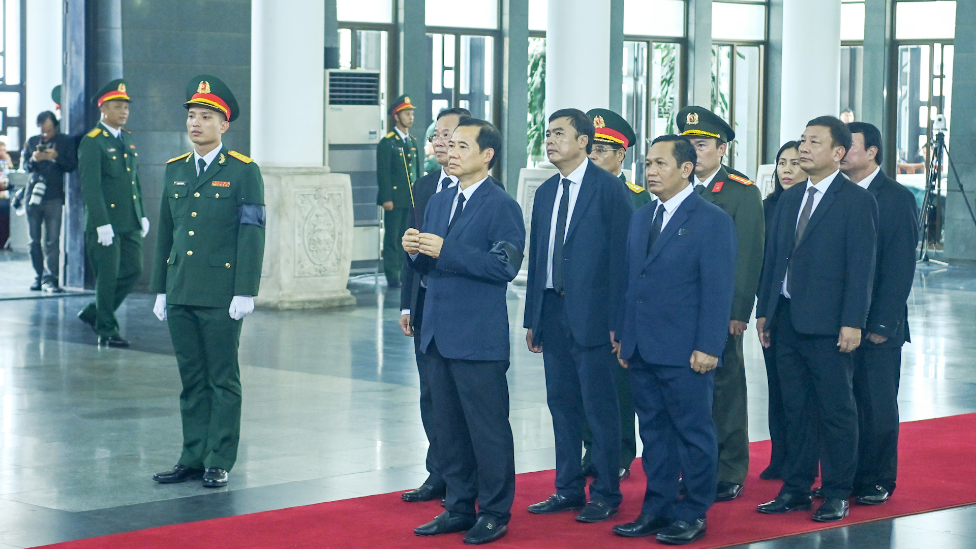 Các đại biểu đoàn Lâm Đồng dâng hương viếng Tổng Bí thư Nguyễn Phú Trọng