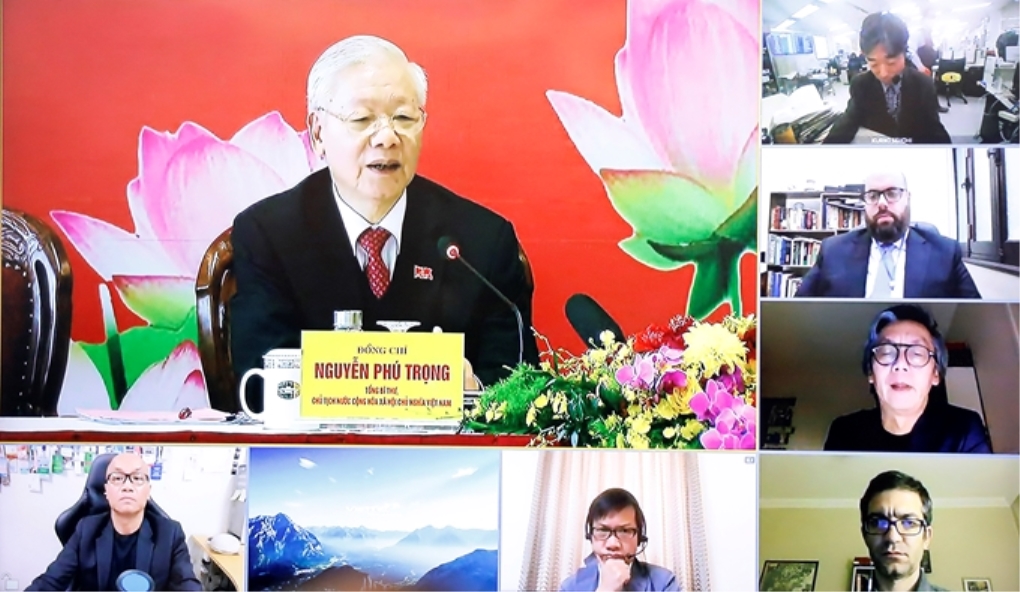 Tổng Bí thư, Chủ tịch nước Nguyễn Phú Trọng trả lời các câu hỏi của phóng viên cơ quan thông tấn, báo chí trong nước và quốc tế, được tiến hành trực tiếp và trực tuyến tại buổi họp báo thông báo kết quả Đại hội XIII của Đảng