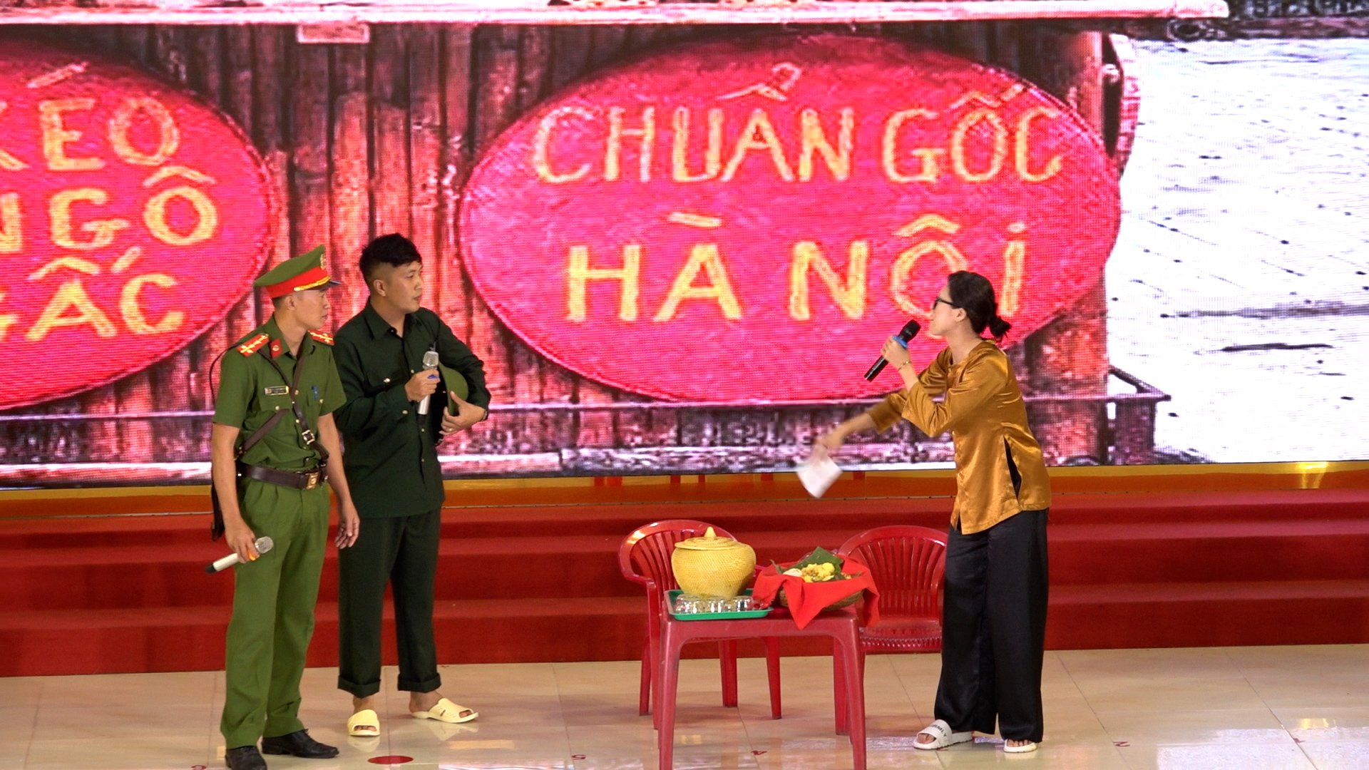 Phần thi giới thiệu của CA huyện Lâm Hà: Nội dung kiểu CSKV gần dân được người dân chia sẻ, kịp thời ngăn chặn lừa đảo qua mạng