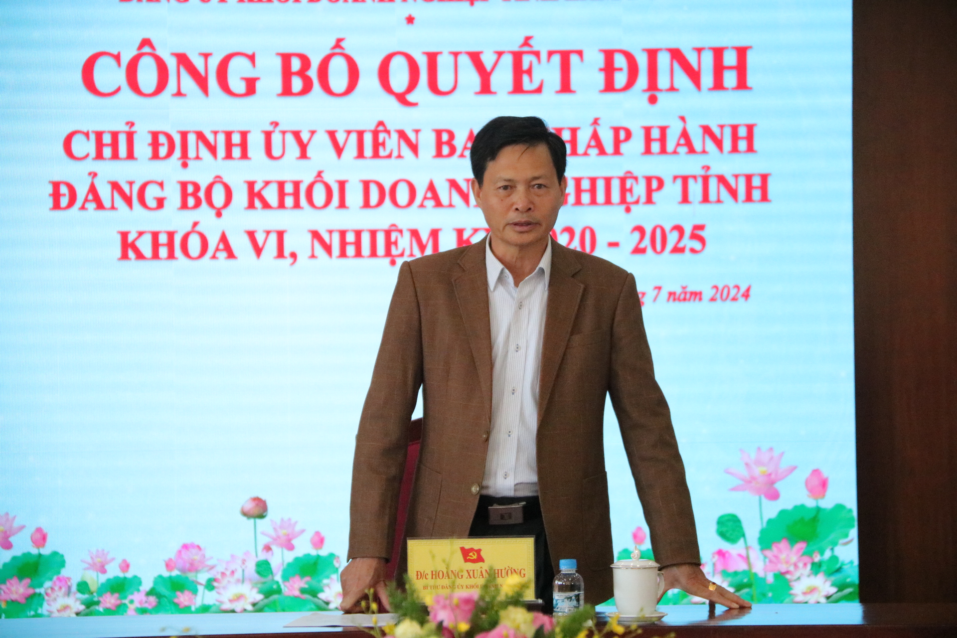 Đồng chí Hoàng Xuân Hường - Bí thư Đảng ủy Khối Doanh nghiệp tỉnh phát biểu chỉ đạo hội nghị