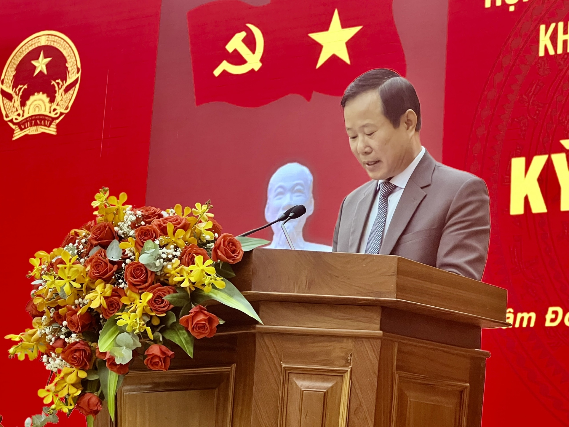 Chủ tịch Ủy ban MTTQ Việt Nam tỉnh Phạm Triều báo cáo kết quả tham gia xây dựng chính quyền