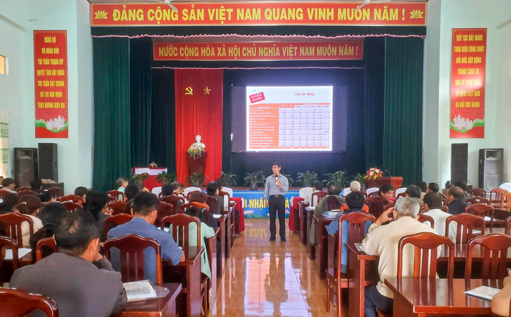 Đa dạng hình thức cung cấp thông tin về lao động, việc làm cho đồng bào dân tộc thiểu số (tiếng K’ Ho)