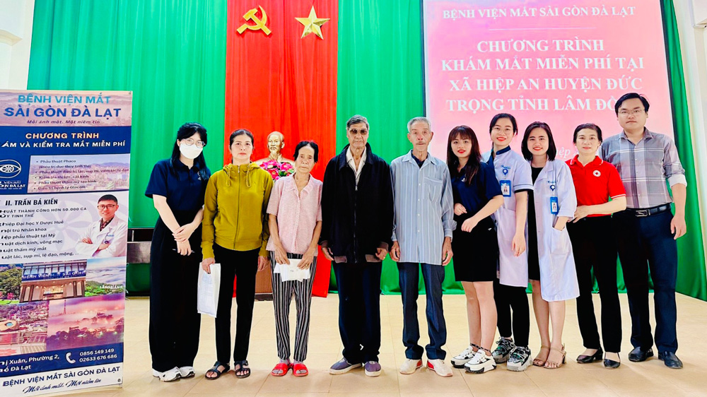 Bệnh viện mắt Sài Gòn Đà Lạt tổ chức khám nhân đạo cho 1.200 người cao tuổi, bệnh nhân nghèo của huyện Đức Trọng