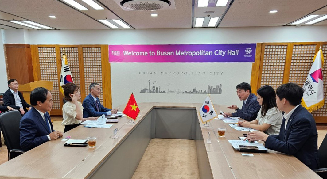 Chủ tịch UBND tỉnh Lâm Đồng chào xã giao lãnh đạo thành phố Busan, Hàn Quốc