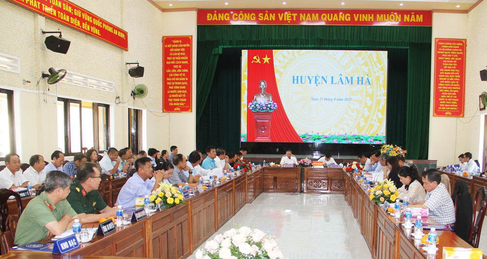 Chủ tịch UBND tỉnh Lâm Đồng Trần Văn Hiệp làm việc với huyện Lâm Hà