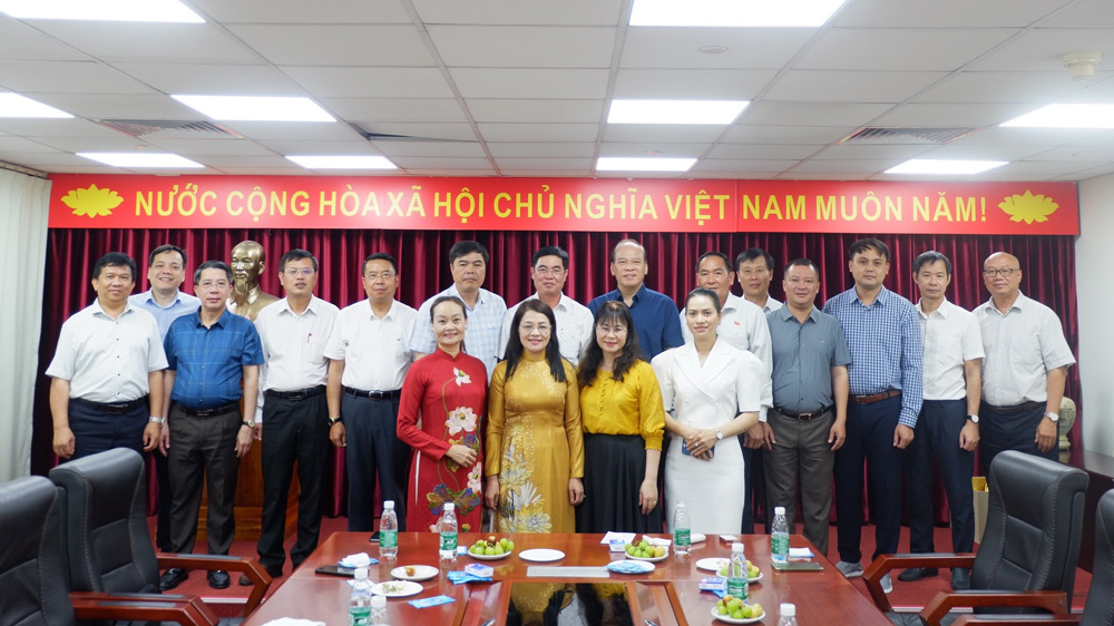 Đoàn công tác tỉnh Lâm Đồng thăm và làm việc với Tổng Lãnh sự quán Việt Nam tại Quảng Châu, Trung Quốc