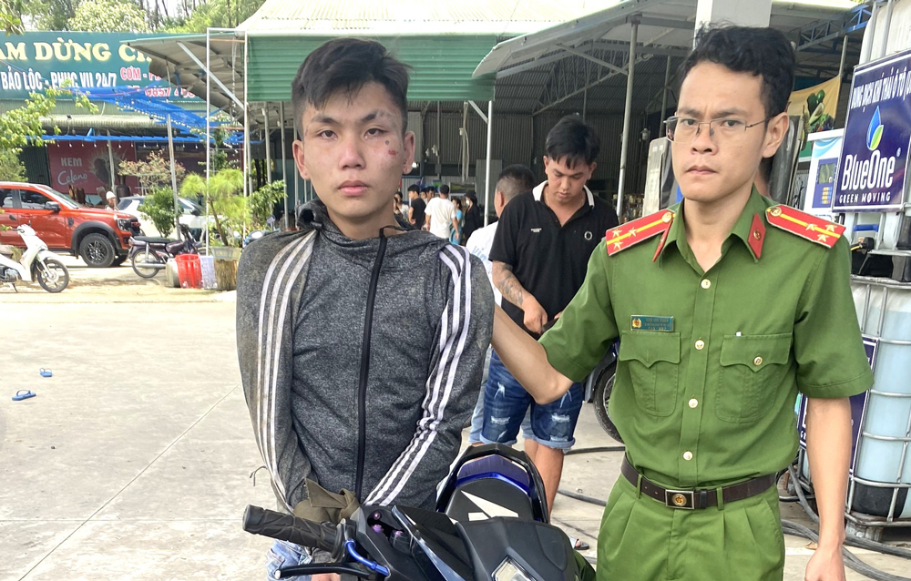 Đạ Huoai: Chặn đầu bắt quả tang đối tượng trộm cắp xe máy