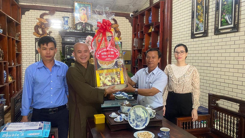 Lãnh đạo huyện Cát Tiên thăm và chúc mừng các cơ sở Phật giáo nhân Đại lễ Vu lan năm 2023