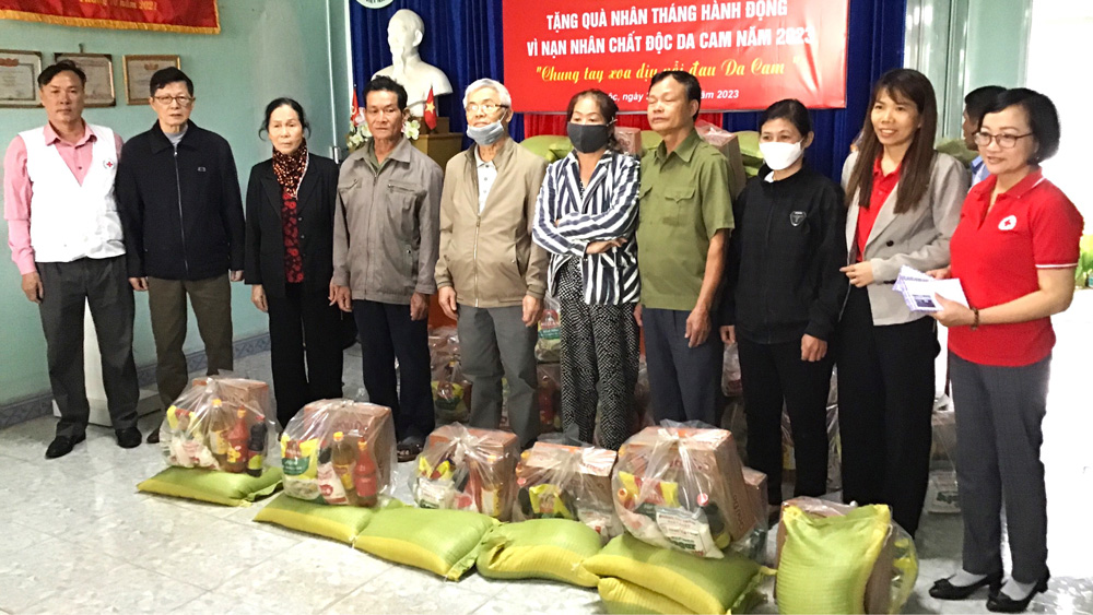 Bảo Lộc: Trao tặng 50 phần quà cho hội viên nạn nhân chất độc da cam khó khăn