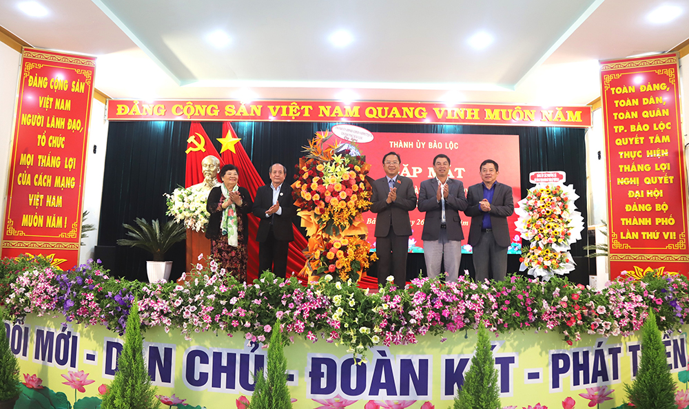 Bảo Lộc tổ chức gặp mặt kỷ niệm 60 năm thành lập Thị ủy B’Lao – T29