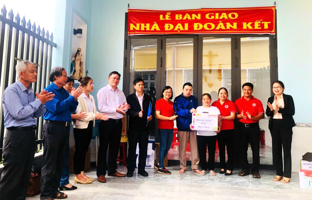 Bảo Lộc: Bàn giao nhà đại đoàn kết cho hộ khó khăn