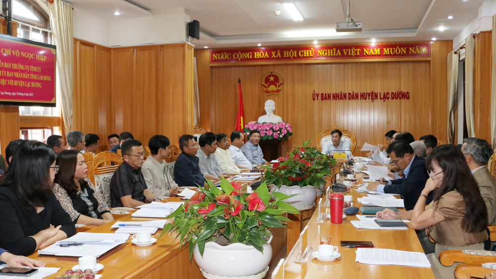 Phó Chủ tịch UBND tỉnh Lâm Đồng Võ Ngọc Hiệp làm việc với huyện Lạc Dương