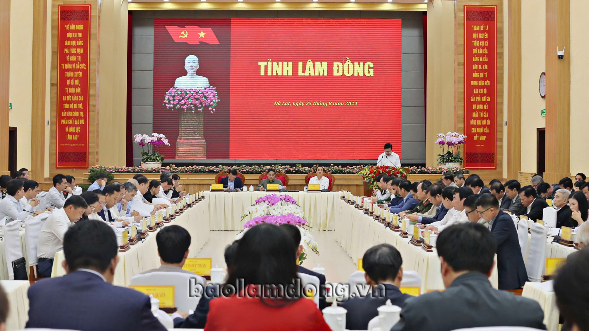 Thủ tướng Chính phủ Phạm Minh Chính làm việc với Ban Thường vụ Tỉnh ủy Lâm Đồng