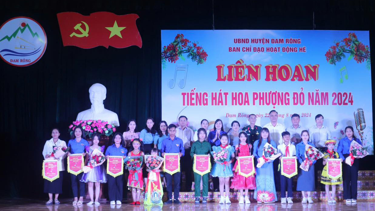 Đam Rông: Liên hoan Tiếng hát Hoa phượng đỏ