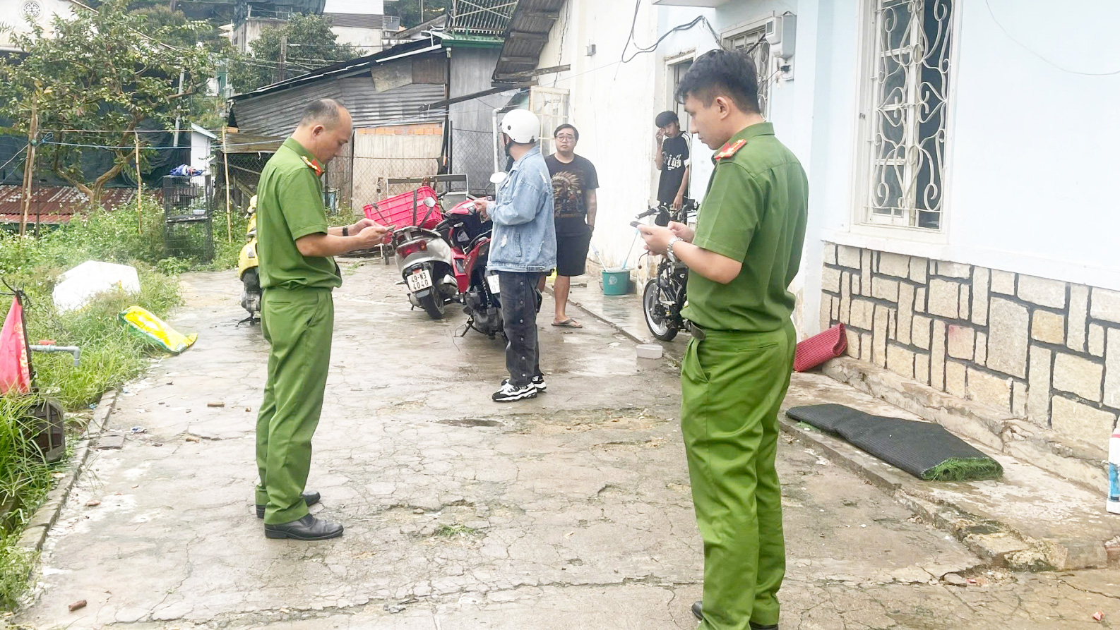 Cơ quan chức năng kiểm tra, xác minh tại nơi thuê để nhốt động vật