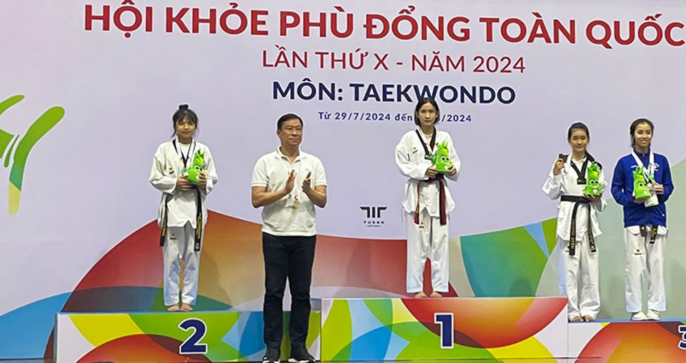 Đinh Thị Lệ Minh - HCB môn Taekwondo nội dung đối kháng hạng cân 44kg THPT