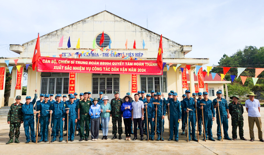 Trung đoàn Bộ binh 994 hành quân dã ngoại làm công tác dân vận