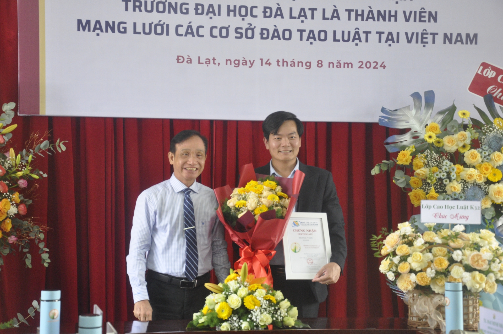 Trao Quyết định công nhận thành viên Mạng lưới các cơ sở đào tạo Luật tại Việt Nam đối với Trường Đại học Đà Lạt. 