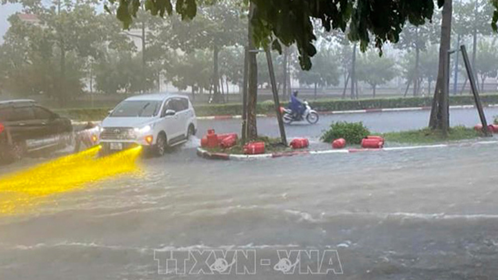 Mưa lớn gây ngập cục bộ tại phường Mỹ Phước, TP Bến Cát, tỉnh Bình Dương