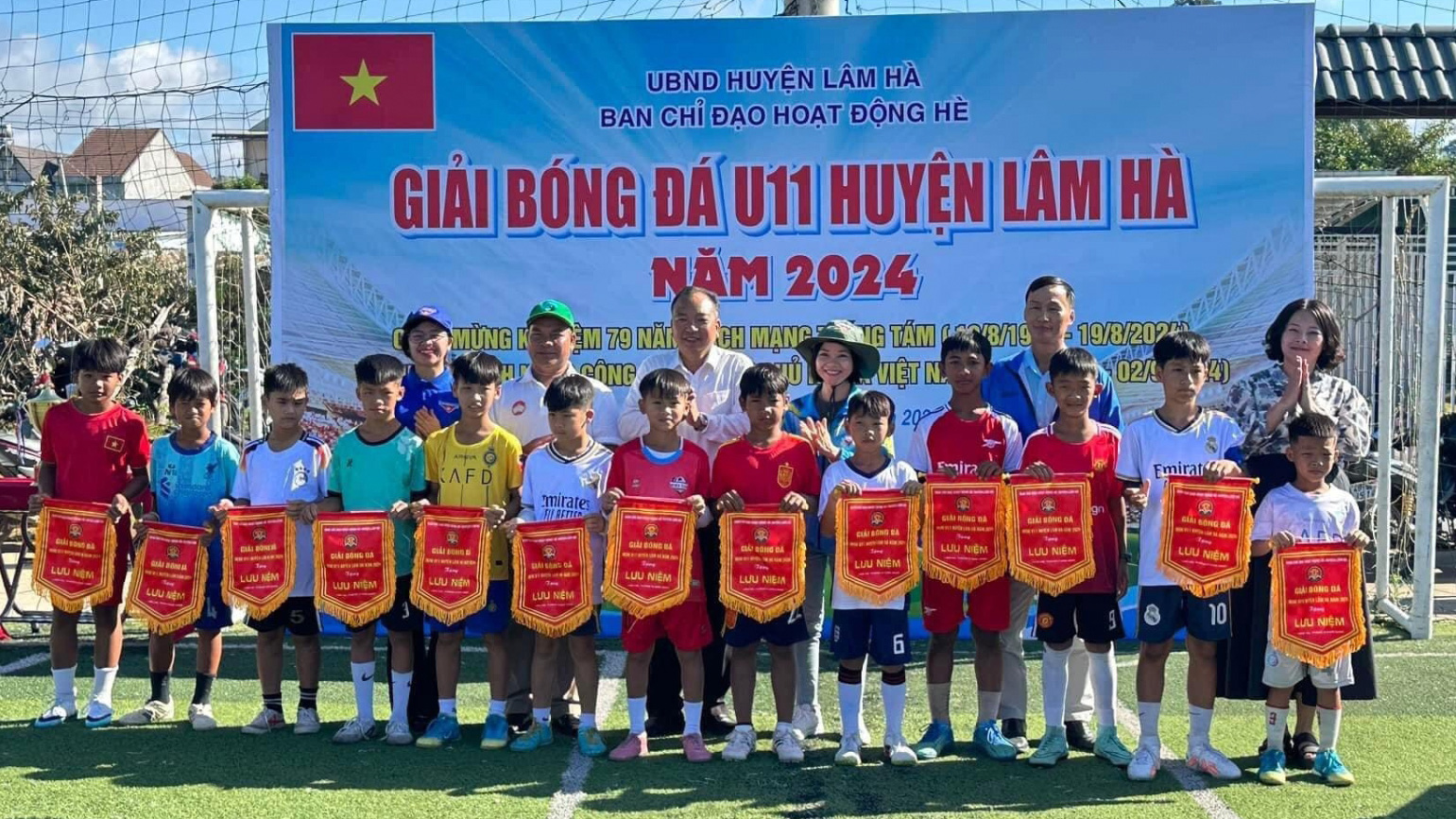 Lâm Hà: 200 vận động viên tham dự giải bóng đá mini U11