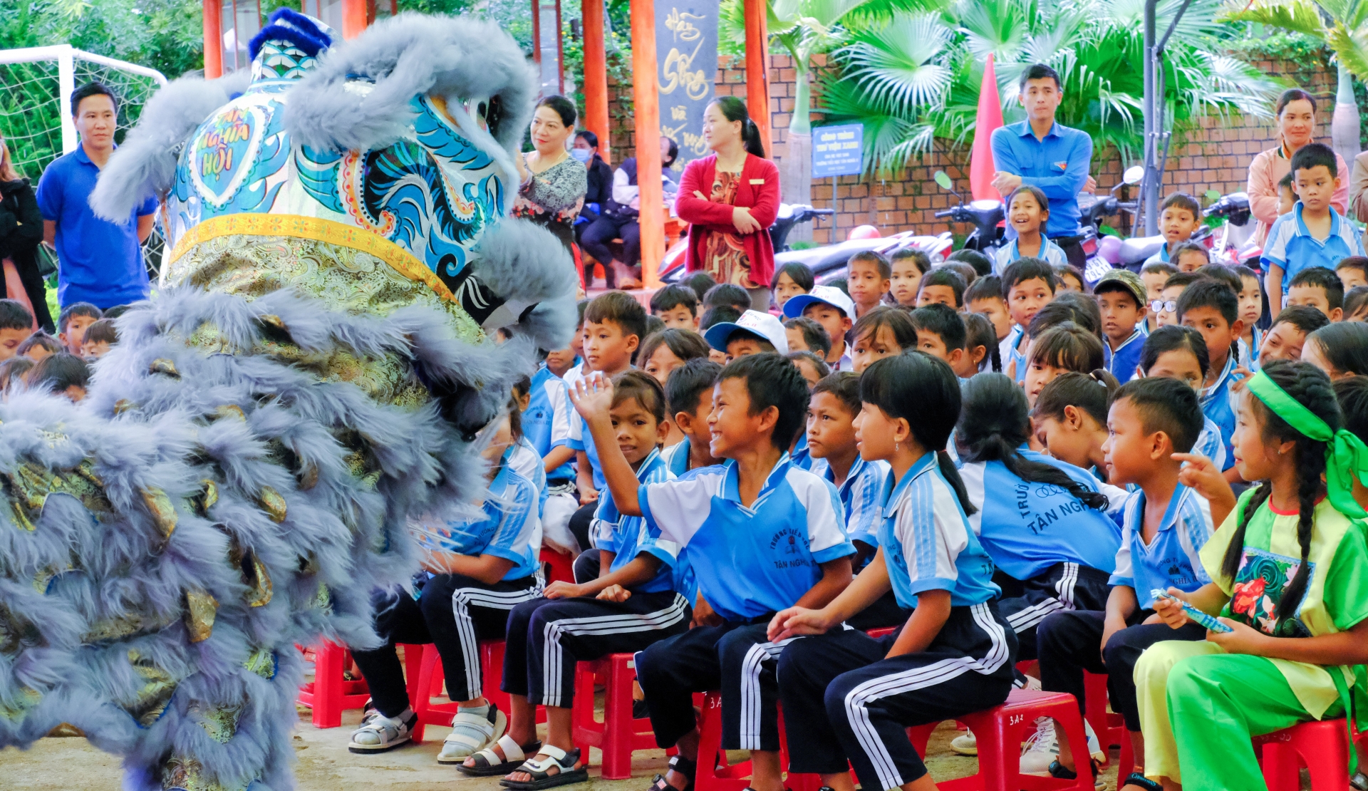 Hàng ngàn phần quà Trung thu đến với thiếu nhi huyện Di Linh và Đức Trọng