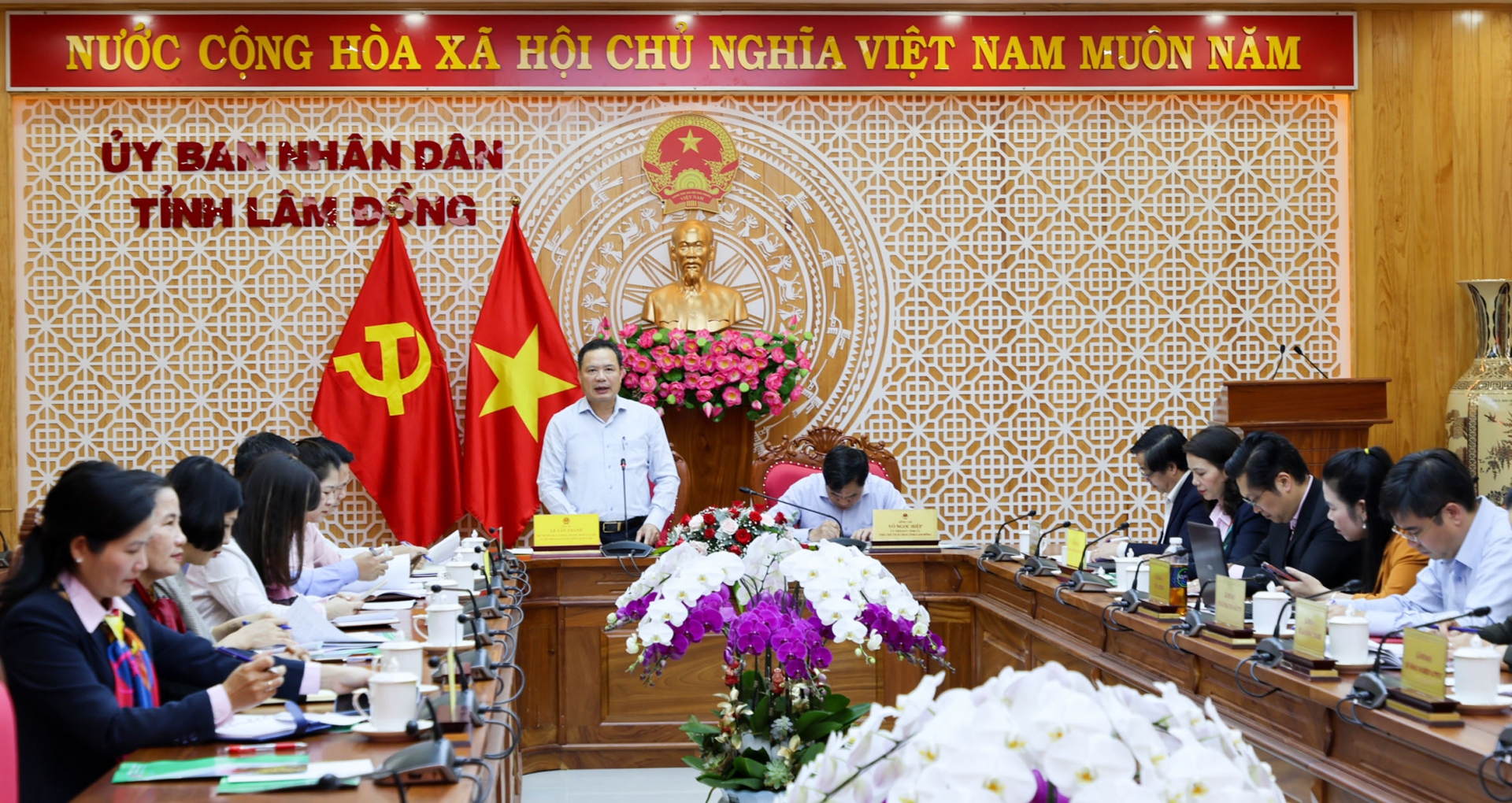 Thứ trưởng Bộ Lao động Thương binh và Xã hội Lê Văn Thanh - Trưởng Đoàn công tác của Ban đại diện HĐQT NHCSXH làm việc tại Lâm Đồng