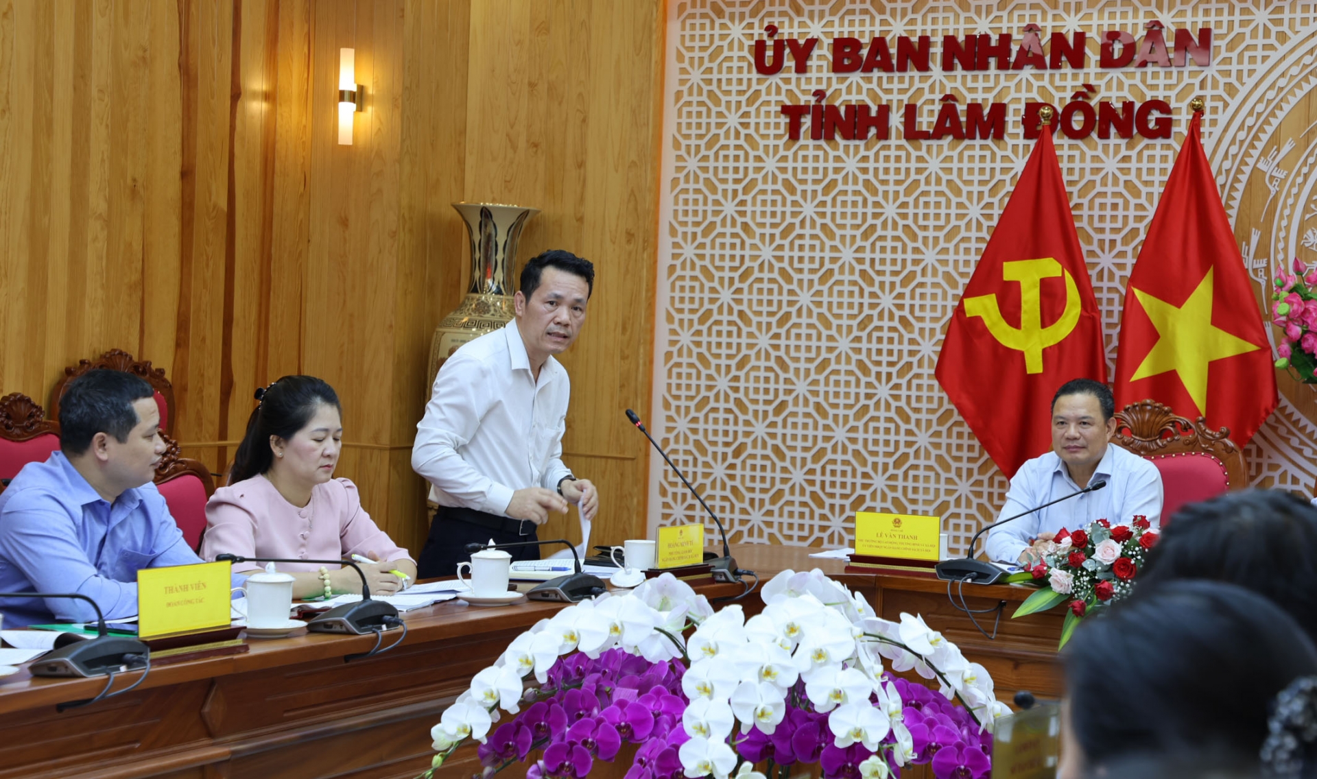 Ông Hoàng Minh Tế - Phó Tổng Giám đốc NHCSXH nhận xét hoạt động của Ban đại diện HĐQT NHCSXH tỉnh Lâm Đồng
