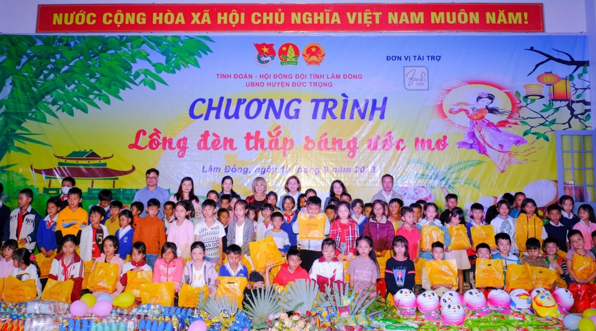 800 phần quà Trung thu đã được trao cho thiếu nhi xã Hiệp An, huyện Đức Trọng