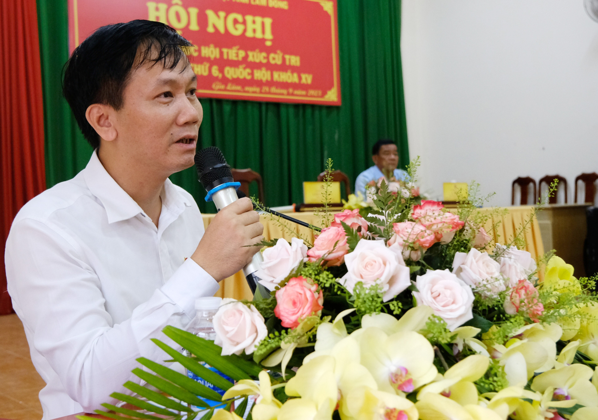 Ông Lâm Văn Đoan – Phó Chủ nhiệm Uỷ ban Xã hội của Quốc Hội trả lời một số vấn đề trước cử tri xã Gia Lâm
