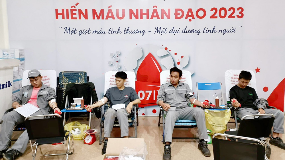 Nhân viên Công ty Dalatmilk tình nguyện hiến 119 đơn vị máu