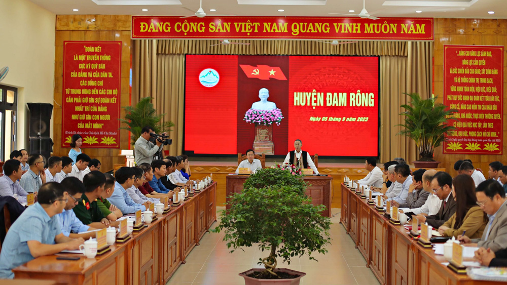 Chủ tịch UBND tỉnh Lâm Đồng Trần Văn Hiệp làm việc với huyện Đam Rông