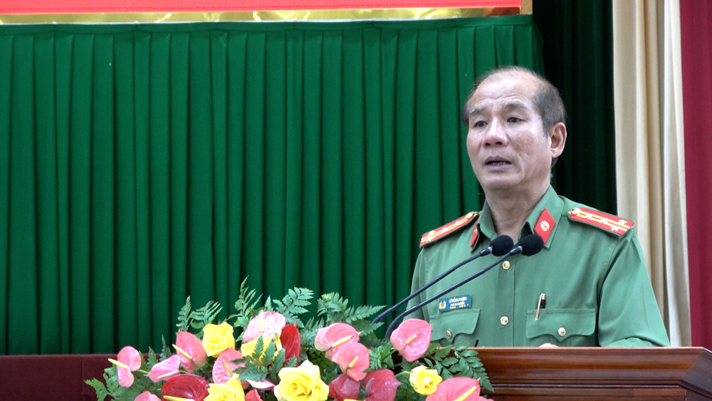 Đại tá Lê Hồng Phong - Phó Giám đốc Công an tỉnh phát biểu tại Hội nghị