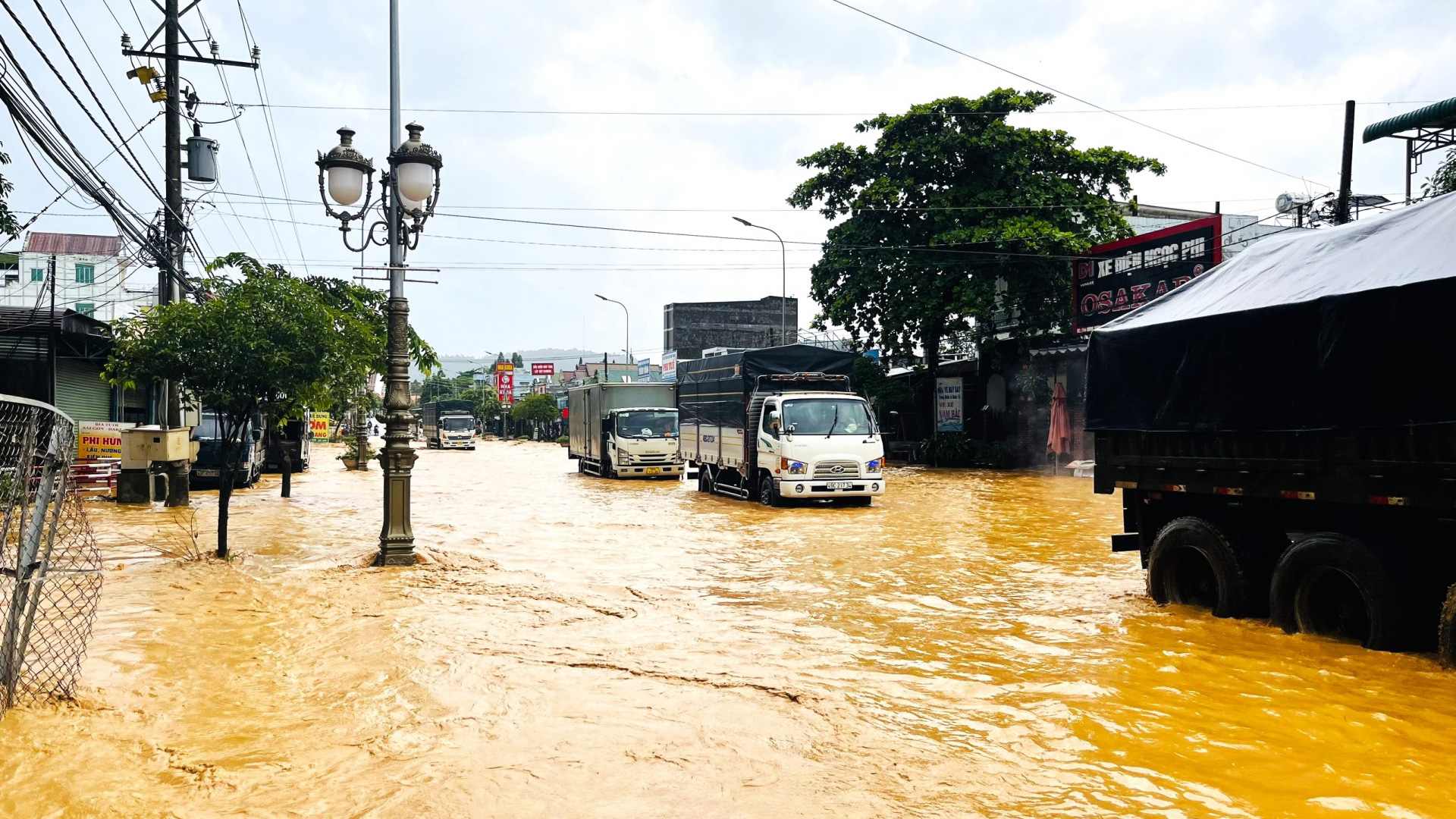 Đạ Huoai: Lại mưa lớn gây ngập nhiều tuyến đường và hàng chục nhà dân