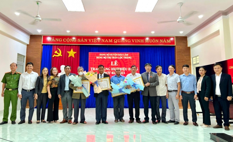 Bảo Lâm: Trao Huy hiệu Đảng đợt 2/9 cho 13 đảng viên