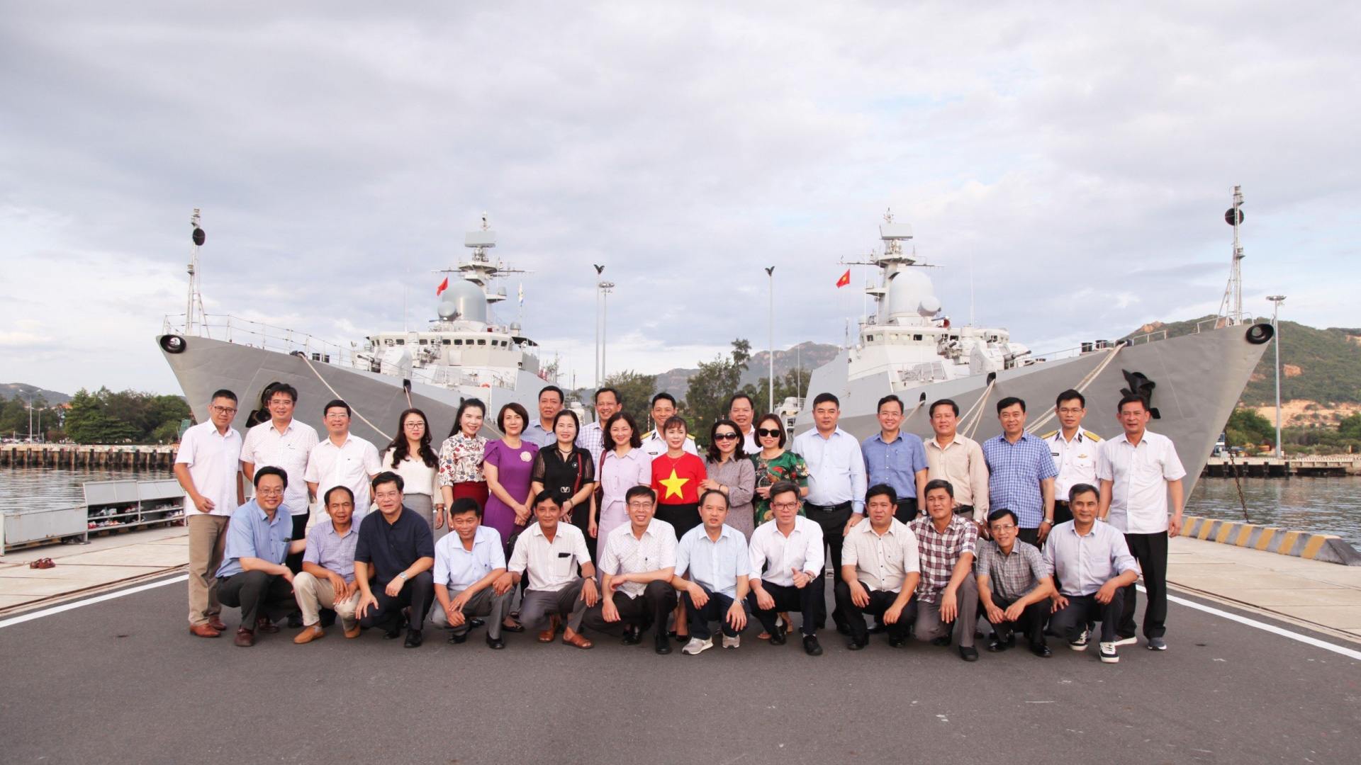 Lớp bồi dưỡng ngạch chuyên viên cao cấp khoá 18 tỉnh Lâm Đồng nghiên cứu thực tế tại Vùng 4 Hải quân