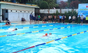Hơn 90 vận động viên tranh tài hấp dẫn tại Hội thi bơi cứu đuối tỉnh Lâm Đồng