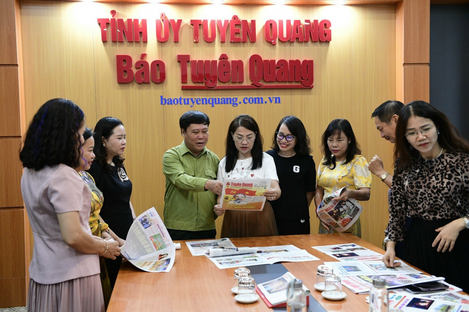 Lãnh đạo báo Đảng các tỉnh thăm, trao đổi nghiệp vụ tại Báo Tuyên Quang